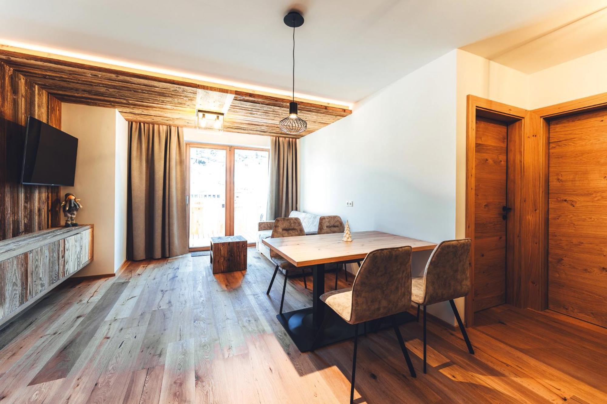 Burgstadl & Restaurant Apartment *