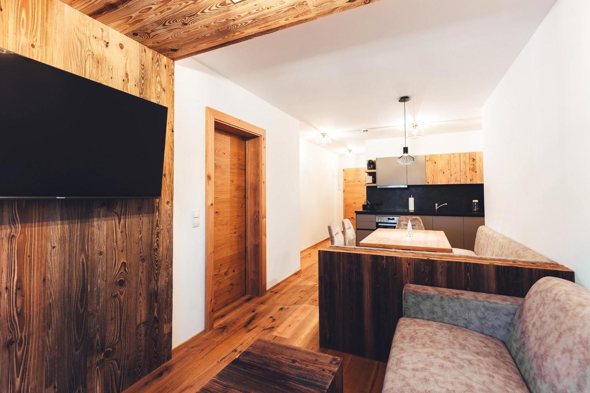 Burgstadl & Restaurant Apartament Ladis