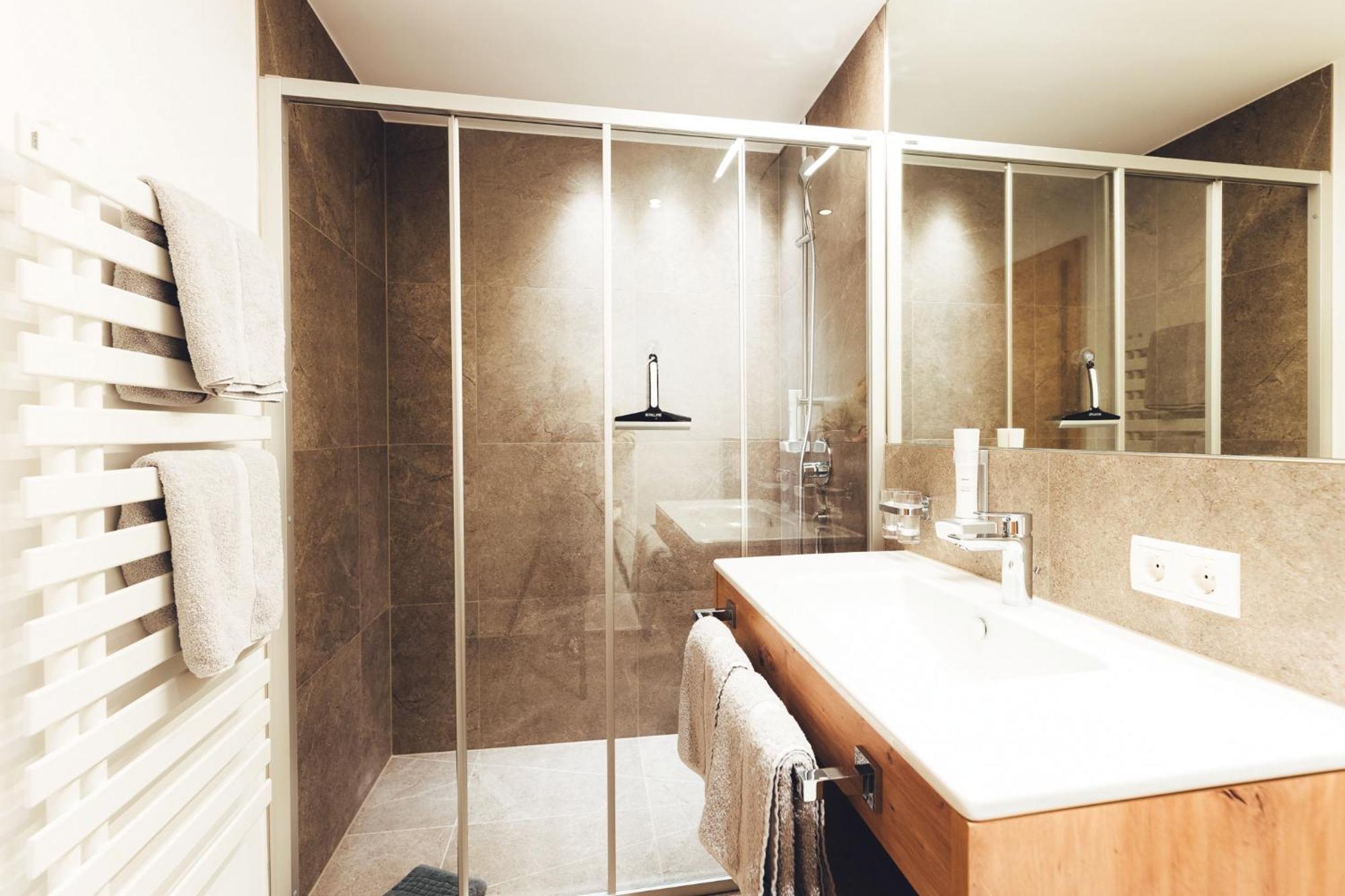Burgstadl & Restaurant Apartament Ladis